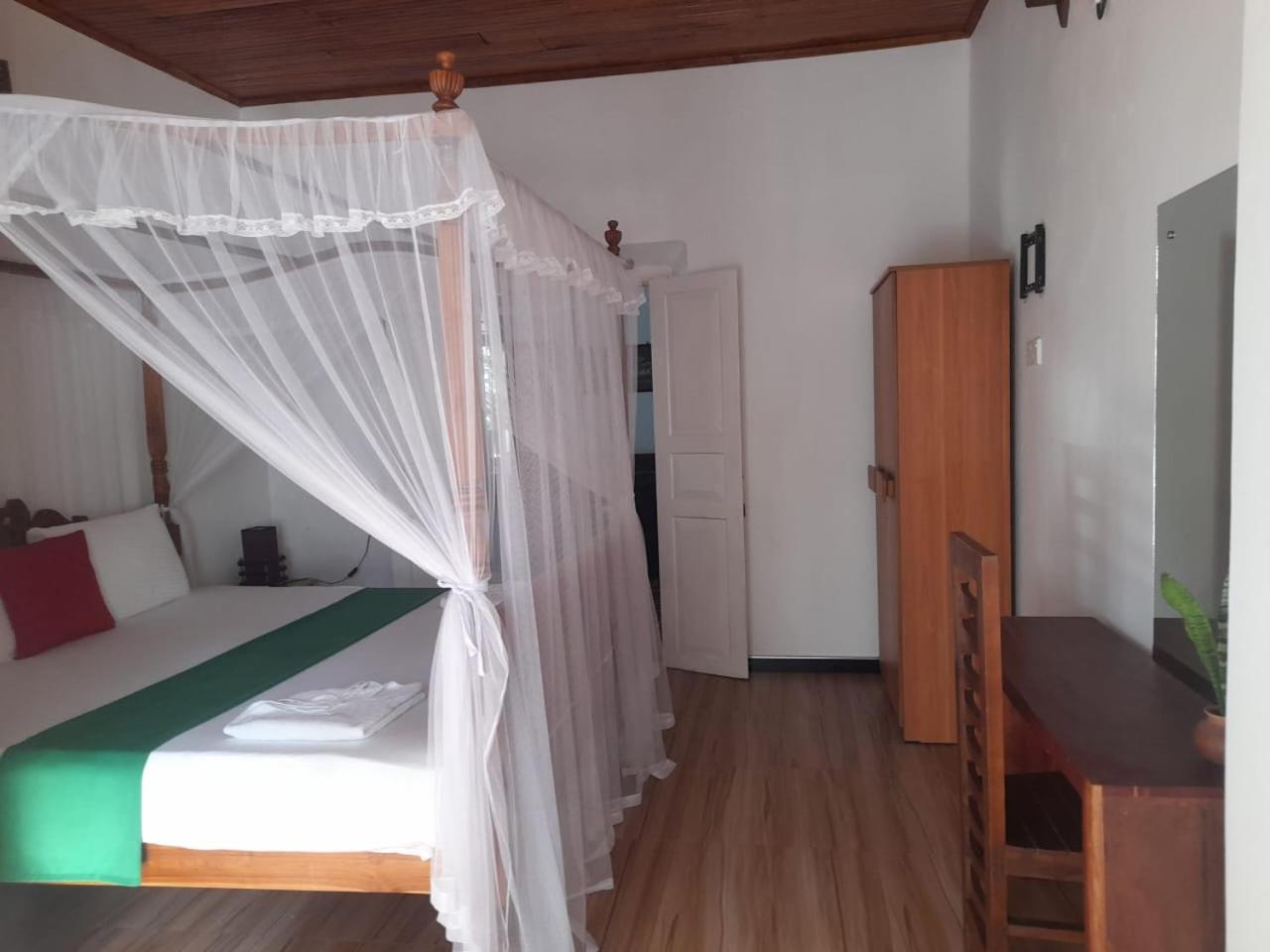 Tranquility Guest House Hikkaduwa Exteriör bild