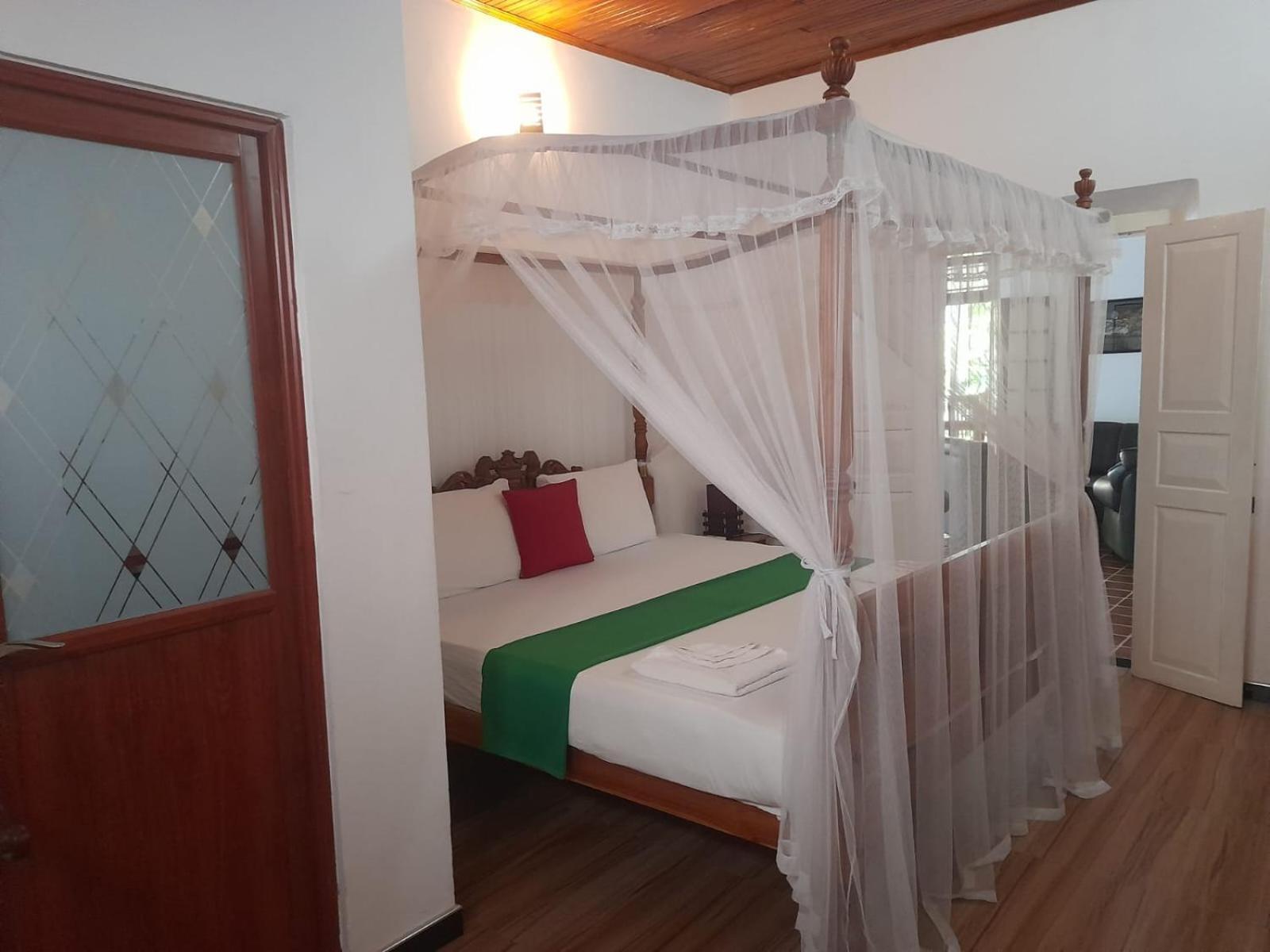 Tranquility Guest House Hikkaduwa Exteriör bild